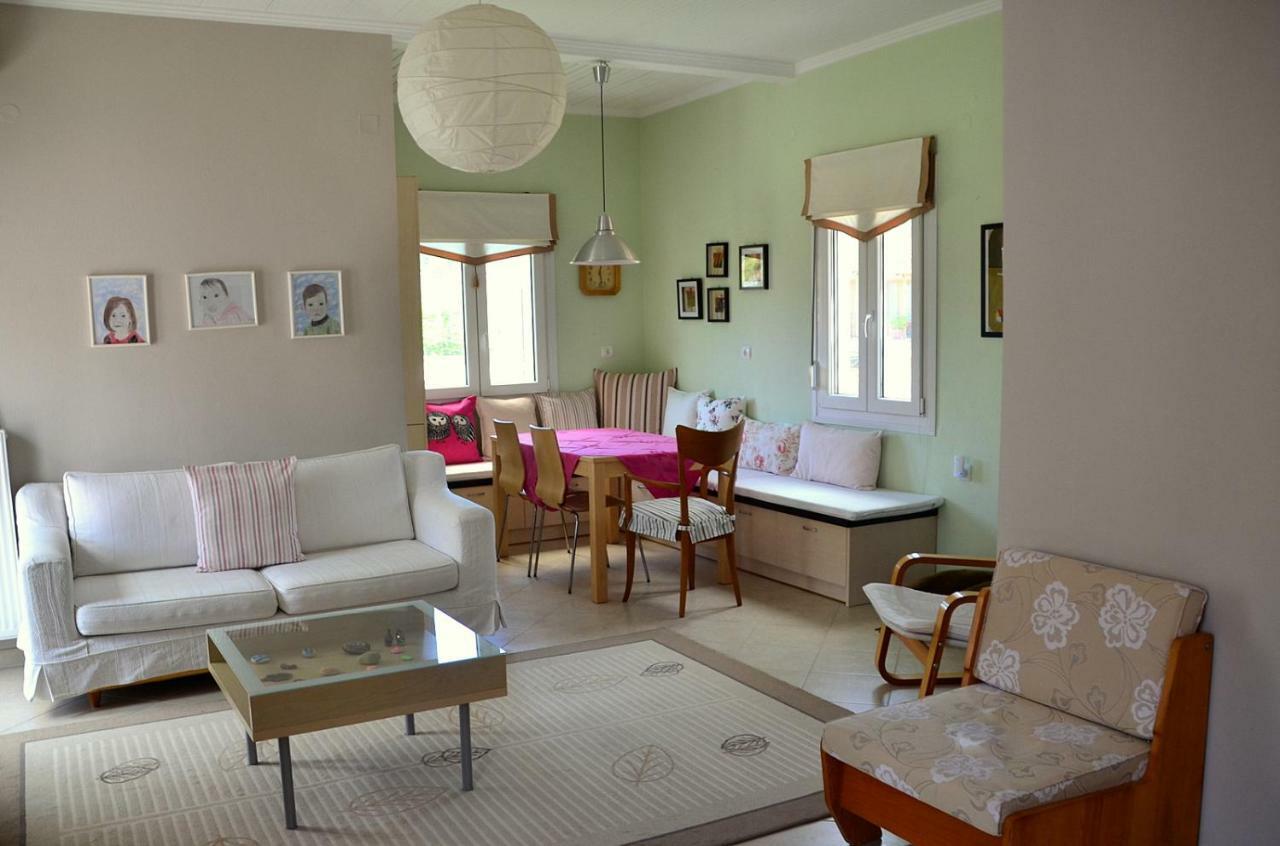 Family And Relaxing House In A Village Rodotopi Luaran gambar
